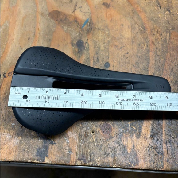 Liv Grit SL bike seat, just removed from brand new mountain bike - Picture 5 of 6